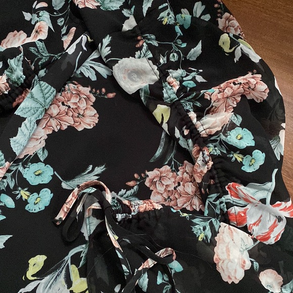 Vince Camuto Size L Floral 100% Polyester long sleeved blouse Top - Picture 4 of 5